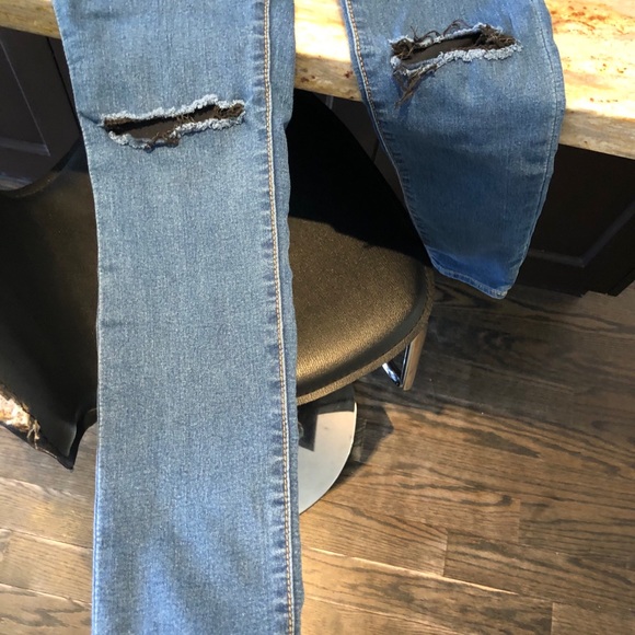 True religion stretchy & flattering quality jeans! - Picture 2 of 7